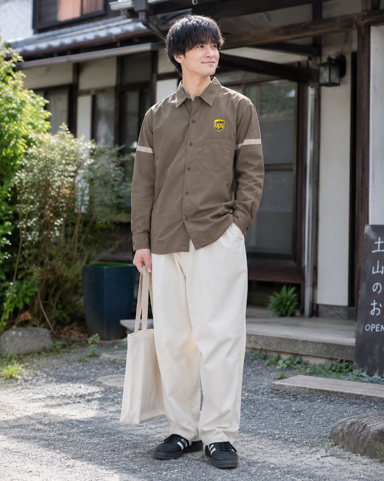 UPS ワークシャツ｜世界を運ぶ人たちのユニフォーム