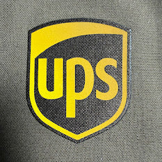 UPS ワークシャツ｜世界を運ぶ人たちのユニフォーム