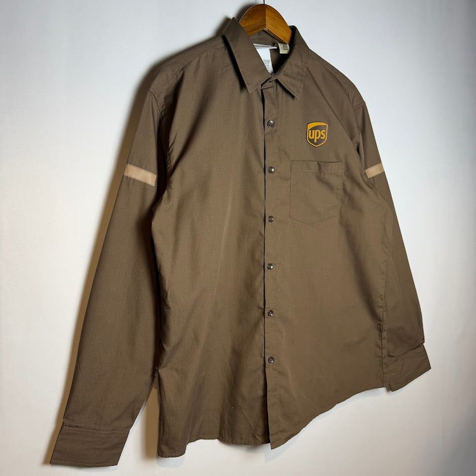 UPS ワークシャツ｜世界を運ぶ人たちのユニフォーム